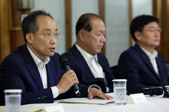 추경호 국민의힘 원내대표가 30일 오전 서울시 종로구 삼청동 총리공관에서 열린 고위 당·정·대 협의회에서 인사말을 하고 있다.<사진공동취재단, 연합뉴스>